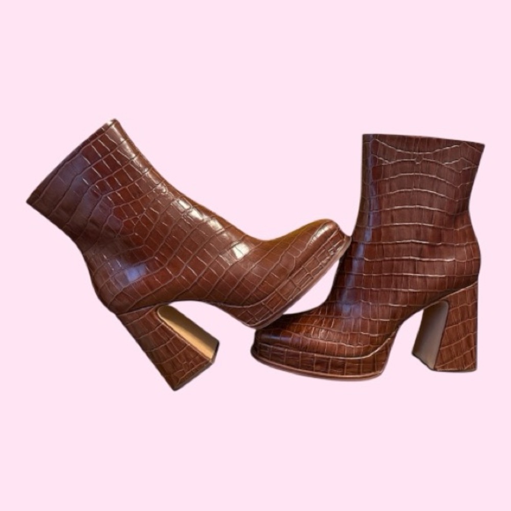 Dolce Vita Lochly Brown Faux Croc Heeled Booties Size 9.5 NWOB